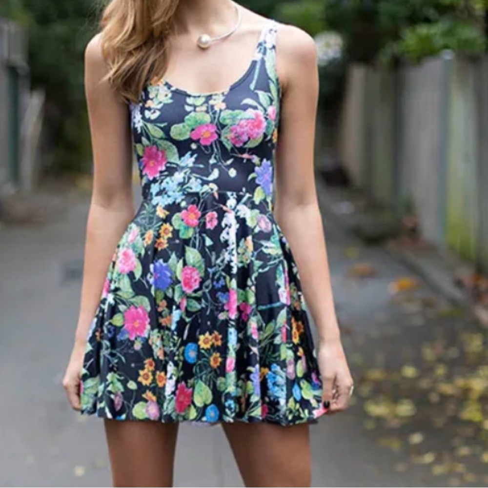 Blackmilk -Bloom loom scoop limited scoop skater dress - Picture 2 of 4